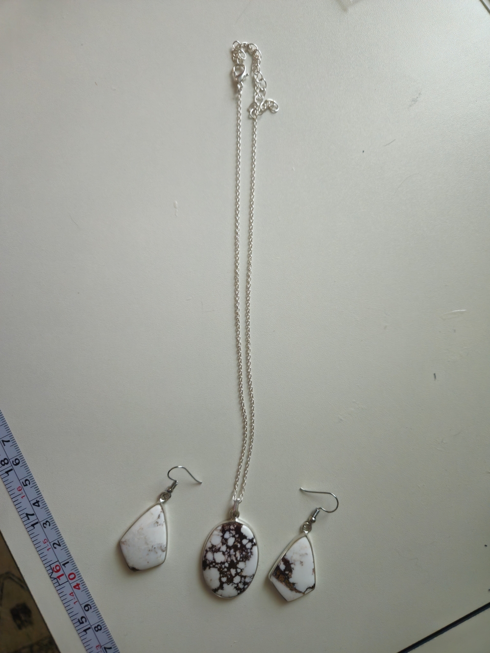White and Brown Stone Pendant Necklace with Matching Earrings